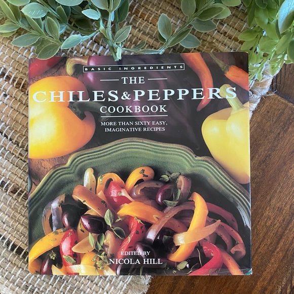 THE CHILES & PEPPERS COOKBOOK Hardcover with Dustjacket - Picture 1 of 5